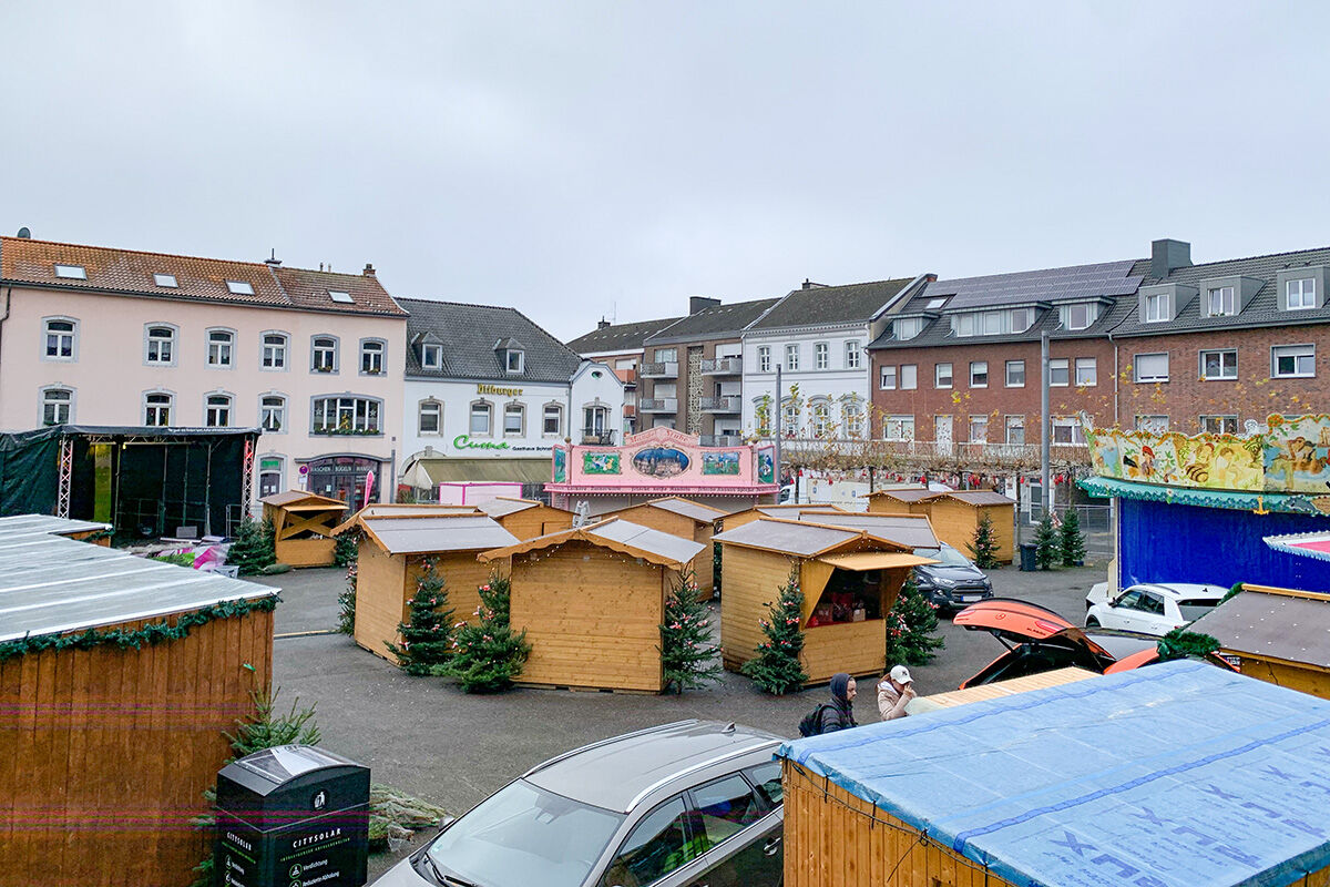 Aufbau des Eschweiler Weihnachtsmarkts - Manuel Hauck
